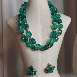 Vinrage Women's Beaded  Necklace and Clip Earrings Jewelry set